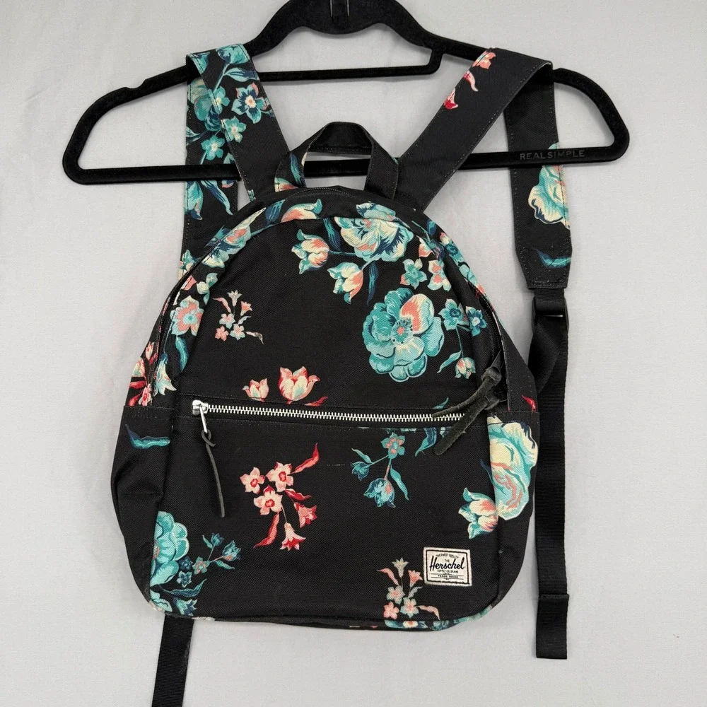 Herschel Supply Co Nova 13